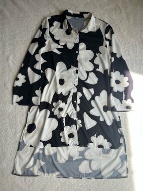 Black and white floral shirt dress 🖤🤍